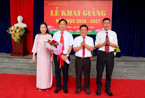 Bí thư Đảng uỷ xã Bùi Huy Hoàng dự Lễ khai giảng Trường Tiểu học Ngọc Đường