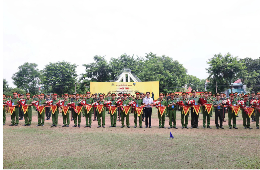KHAI MẠC VÒNG SƠ KHẢO KHU VỰC I - HỘI THI CÁN BỘ HUẤN LUYỆN, CHÓ NGHIỆP VỤ GIỎI TRONG CAND LẦN THỨ V