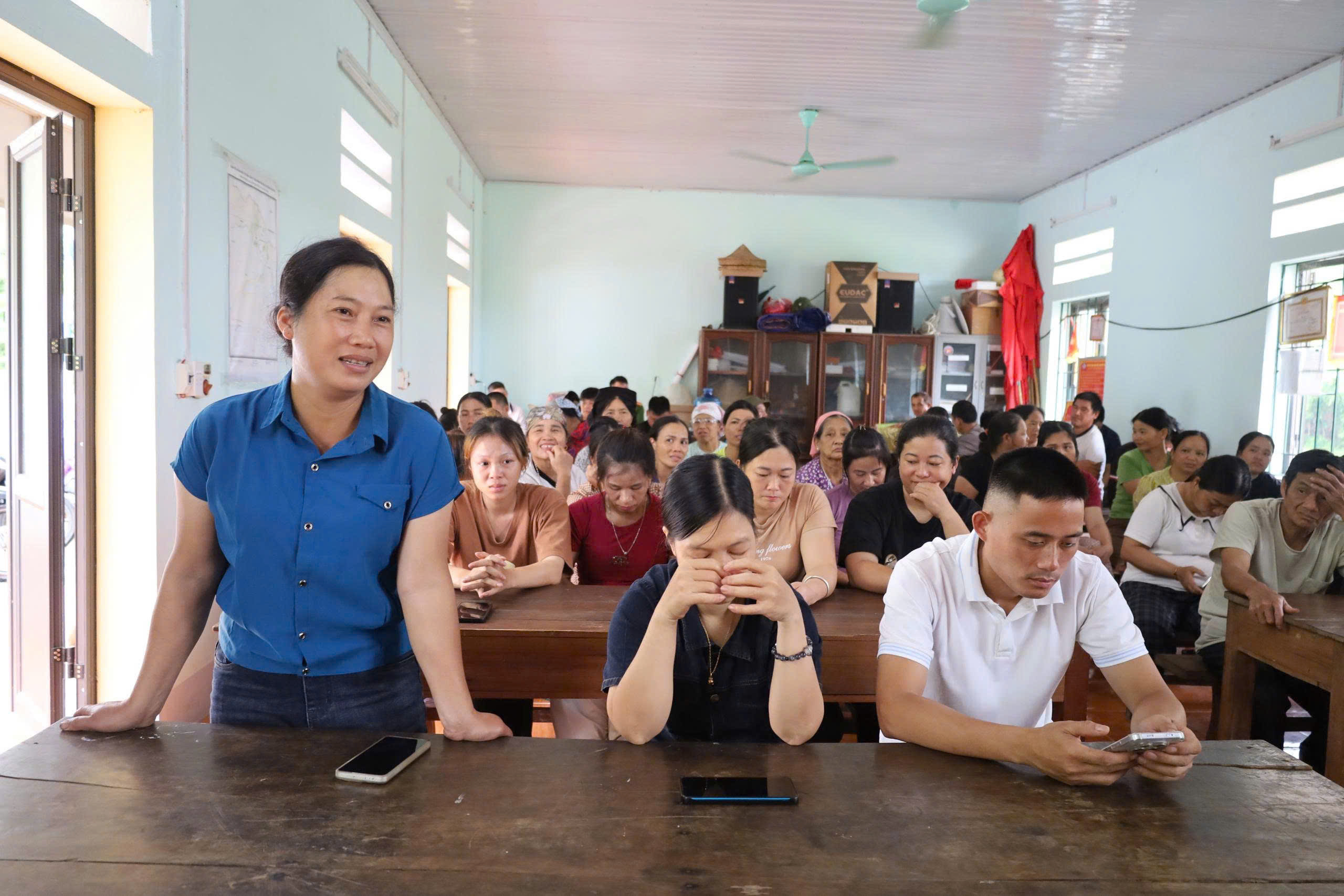Đồng chí chủ tịch UBND xã Lý Hải Vĩnh dự Hội nghị lấy ý kiến của Nhân dân đối với phương án sắp xếp thôn