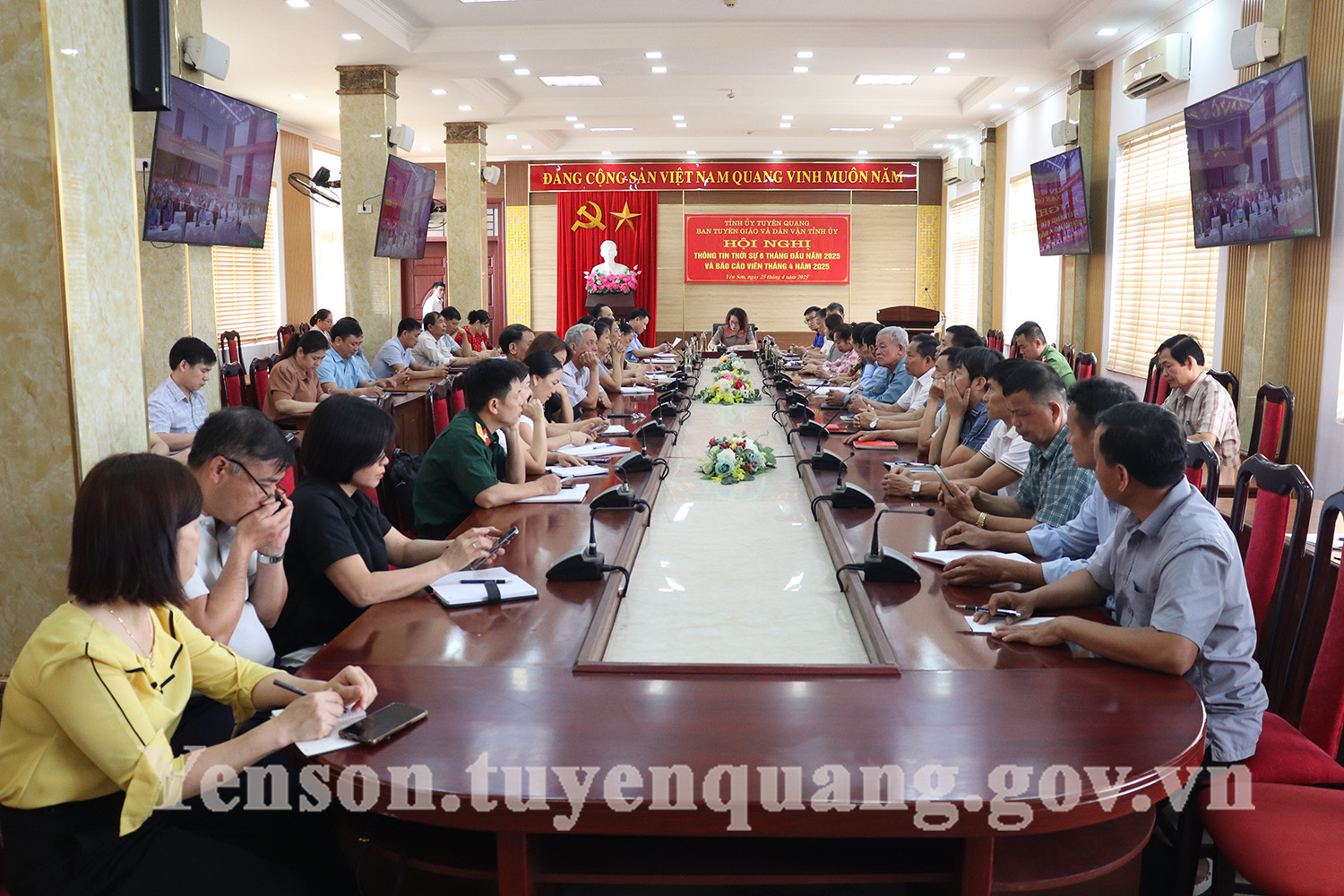 Hội nghị trực tuyến Thông tin thời sự 6 tháng đầu năm và Báo cáo viên tháng 4/2025