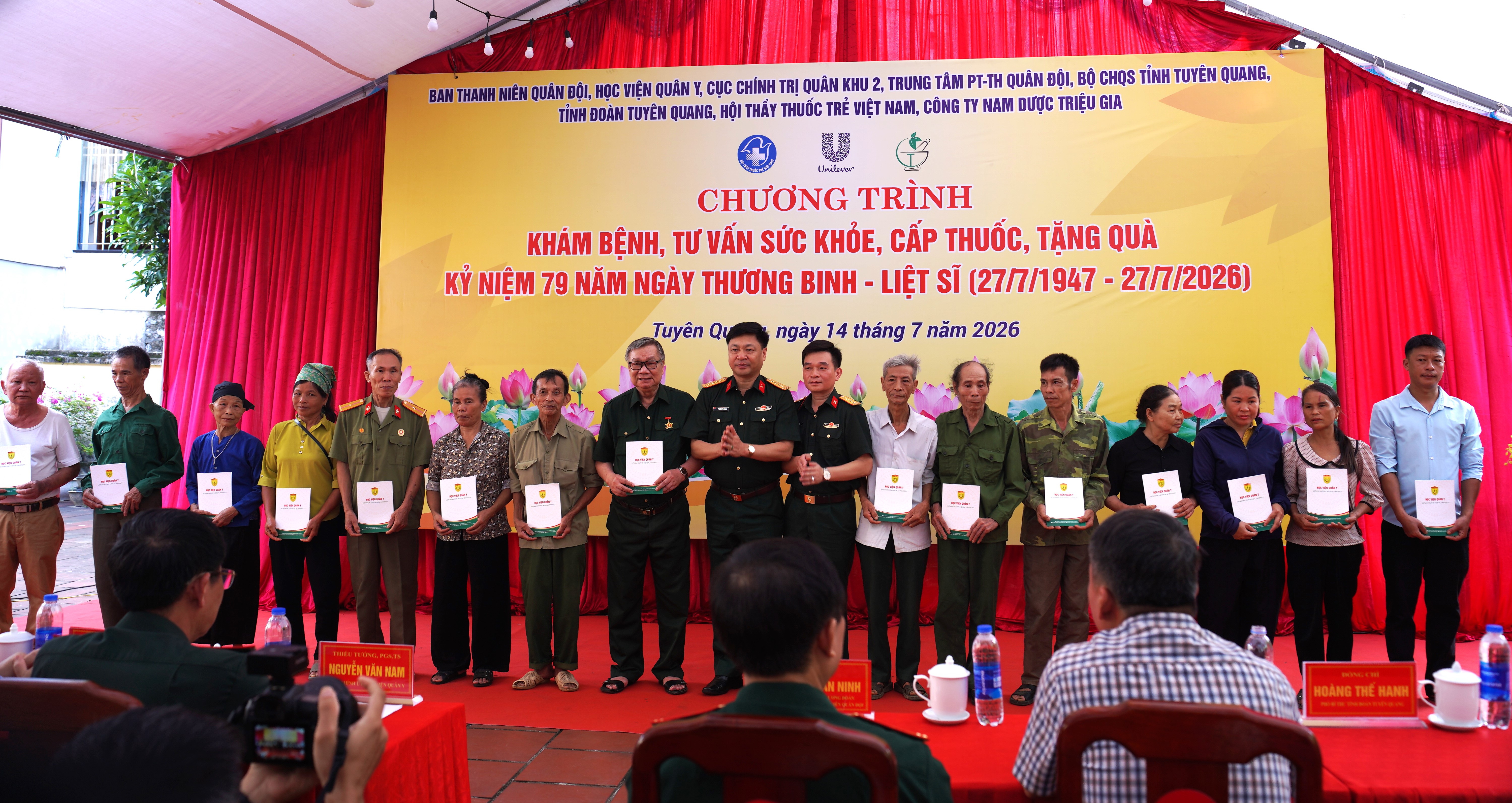Kh&aacute;m bệnh 6,.JPG
