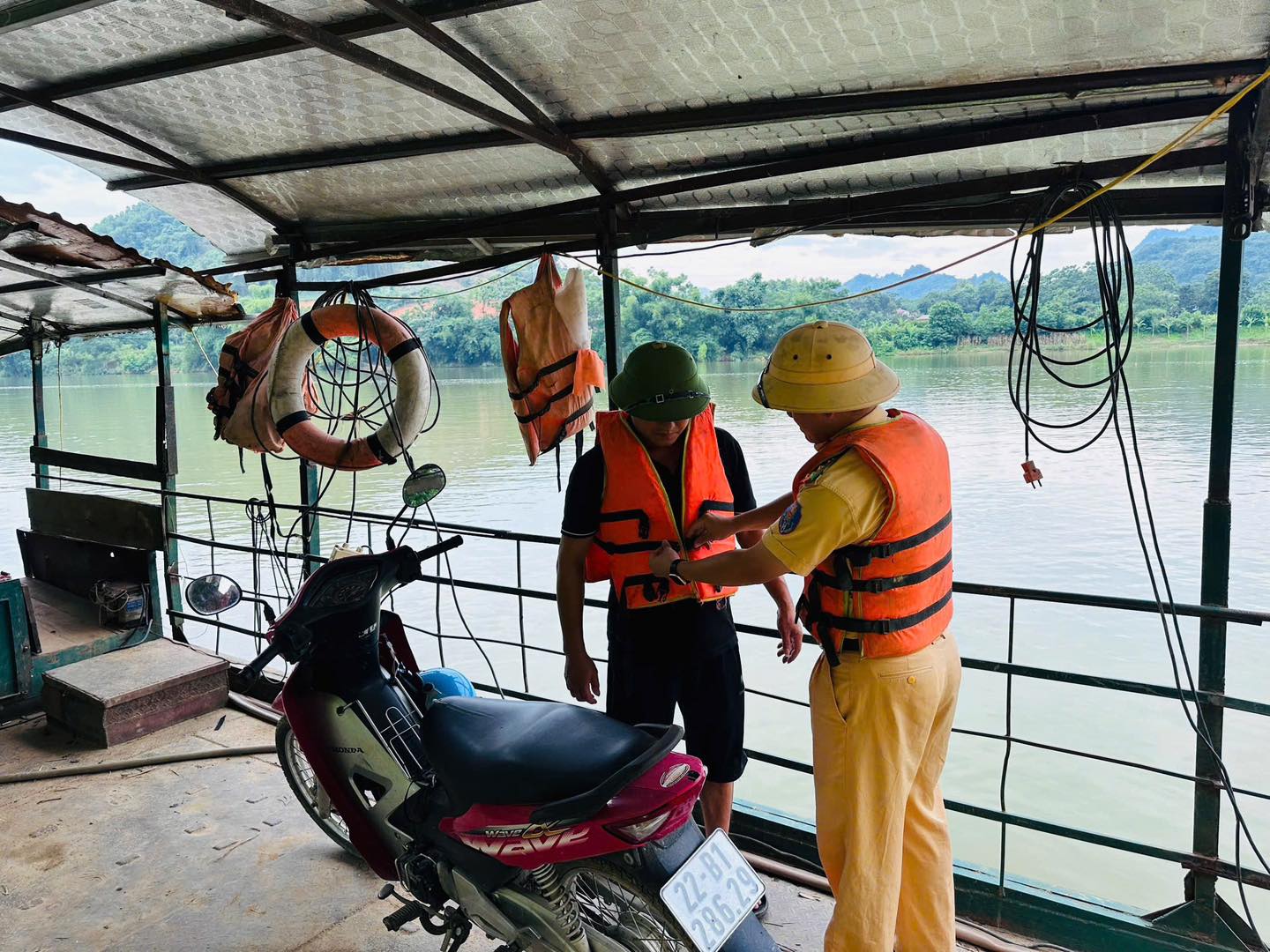 TĂNG CƯỜNG ĐẢM BẢO TTATGT ĐƯỜNG THUỶ, ỨNG PHÓ VỚI BÃO WIPHA