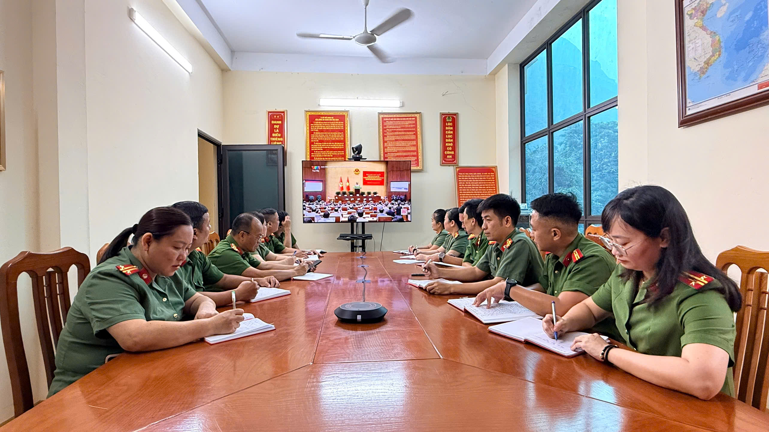 CÔNG AN XÃ MINH TÂN, TỈNH TUYÊN QUANG: HỌC TẬP, QUÁN TRIỆT NGHỊ QUYẾT TRUNG ƯƠNG 4 KHÓA XIV