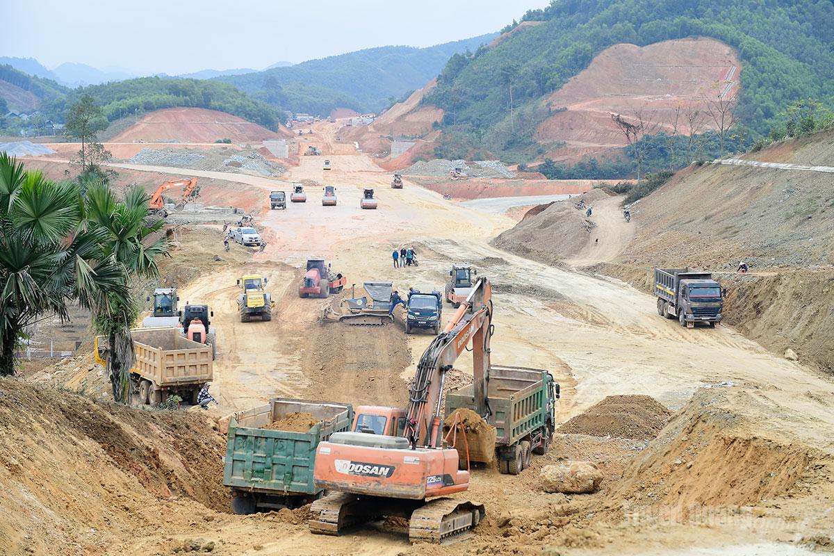 Nước rút trên tuyến Cao tốc Tuyên Quang - Hà Giang 00:12, 24/03/2026