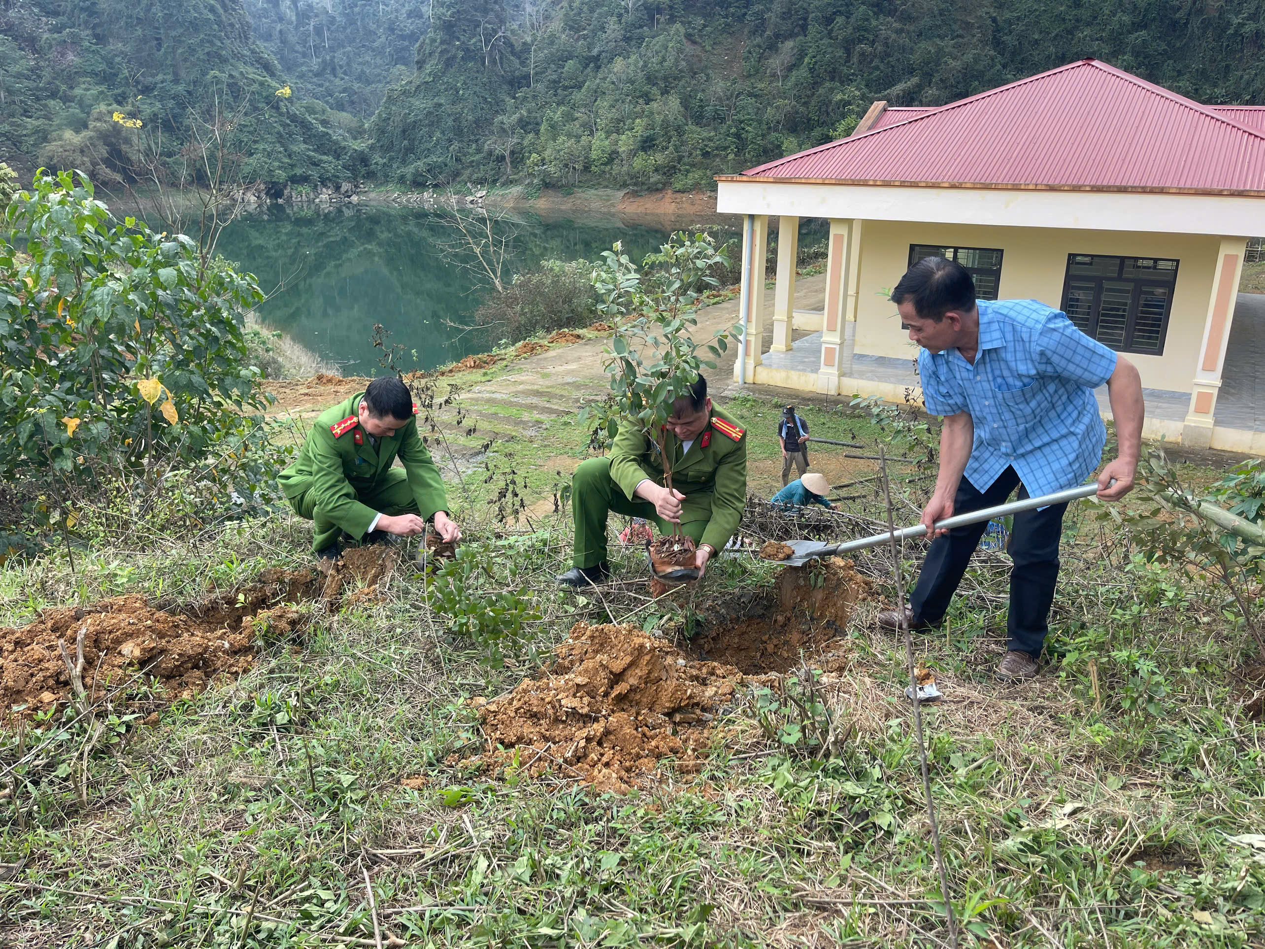 THƯỢNG LÂM CHUNG SỨC PHỦ XANH “ĐỊA CHỈ ĐỎ” H52