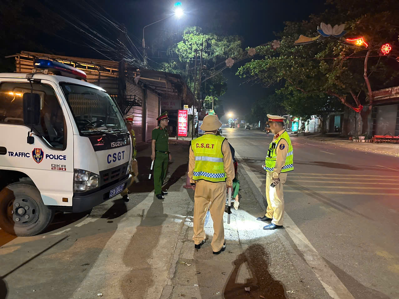 CÔNG AN XÃ HÙNG AN TĂNG CƯỜNG PHỐI HỢP TUẦN TRA, KIỂM SOÁT, BẢO ĐẢM TRẬT TỰ ATGT