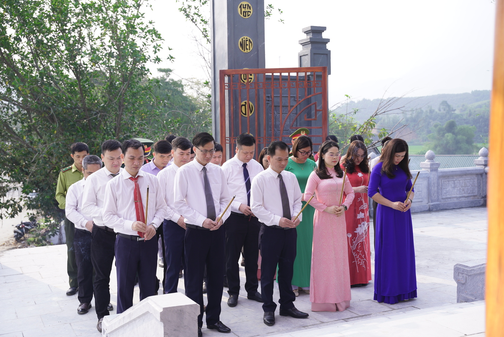 HĐND XÃ BẰNG HÀNH TỔ CHỨC DÂNG HƯƠNG TẠI KHU DI TÍCH CÁCH MẠNG TIỂU KHU TRỌNG CON TRƯỚC KỲ HỌP HĐND XÃ LẦN THỨ I, KHÓA XXII, NHIỆM KỲ 2026-2031