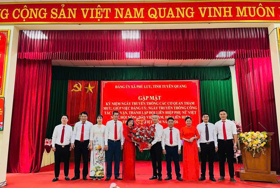 Ngày 17/10/2026, Đảng ủy xã Phù Lưu tổ chức gặp mặt kỷ niệm ngày truyền thống ngành Tổ chức xây dựng Đảng, ngành Kiểm tra Đảng, Văn phòng cấp ủy; ngày thành lập Hội Liên hiệp Phụ nữ Việt Nam, Hội Nông dân Việt Nam và Hội Liên hiệp Thanh niên Việt Nam.