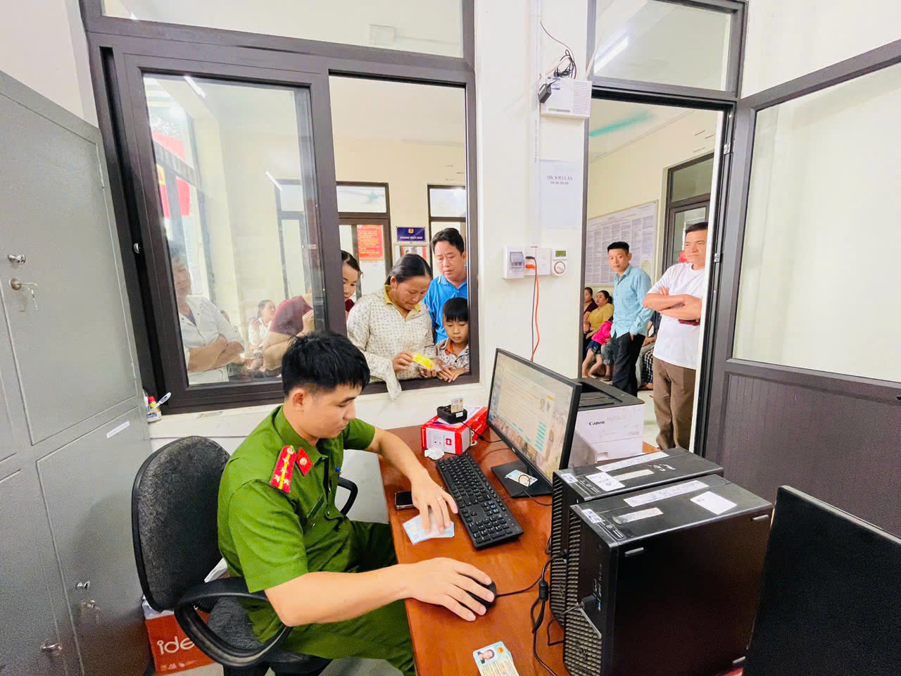 CÔNG AN XÃ BẠCH NGỌC TÍCH CỰC TRIỂN KHAI CÔNG TÁC CẤP TÀI KHOẢN ĐỊNH DANH ĐIỆN TỬ MỨC 2 CHO TRẺ TỪ 06 ĐẾN DƯỚI 14 TUỔI