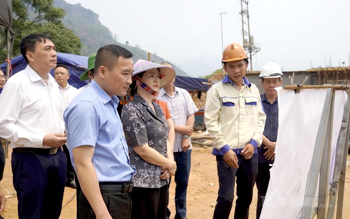Phó Chủ tịch UBND tỉnh Vương Ngọc Hà kiểm tra tại xã Pà Vầy Sủ và Xín Mần