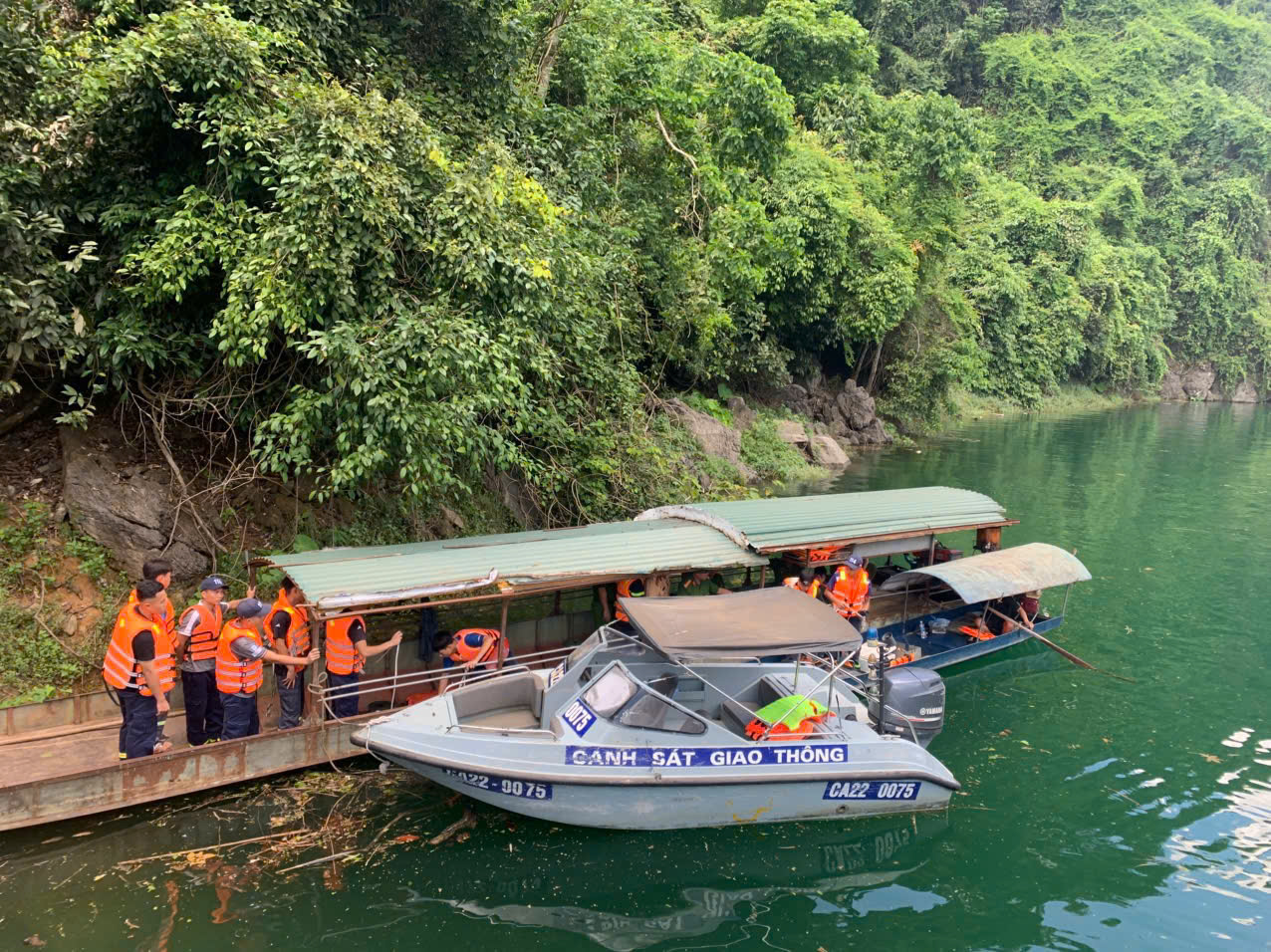 Nâng cao ý thức tự bảo vệ bản thân trong mùa mưa bão