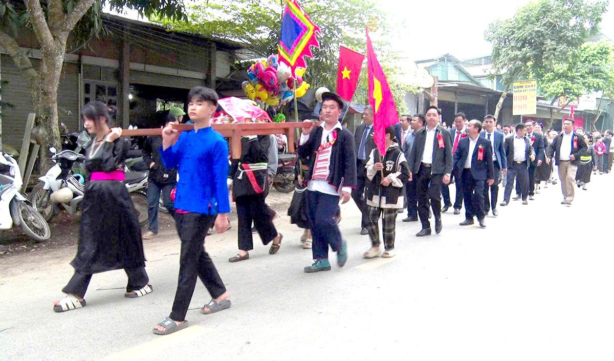 Sôi nổi Lễ hội Đình Mường xã Khuôn Lùng