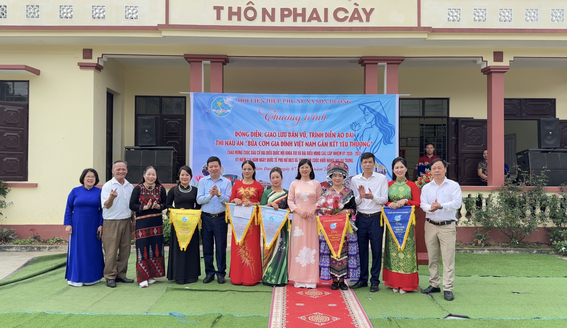 Hội Liên hiệp Phụ nữ xã Sơn Dương tổ chức chương trình giao lưu, đồng diễn, trình diễn áo dài nhân dịp 8/3