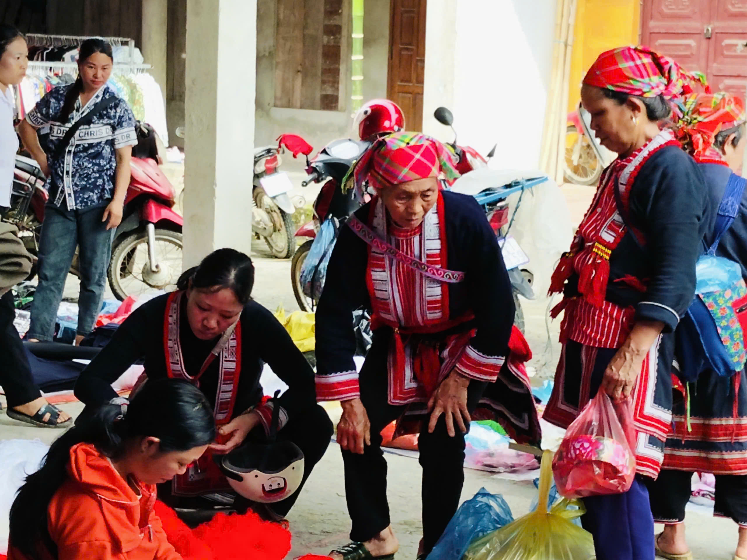 TUYÊN TRUYỀN CHỢ PHIÊN