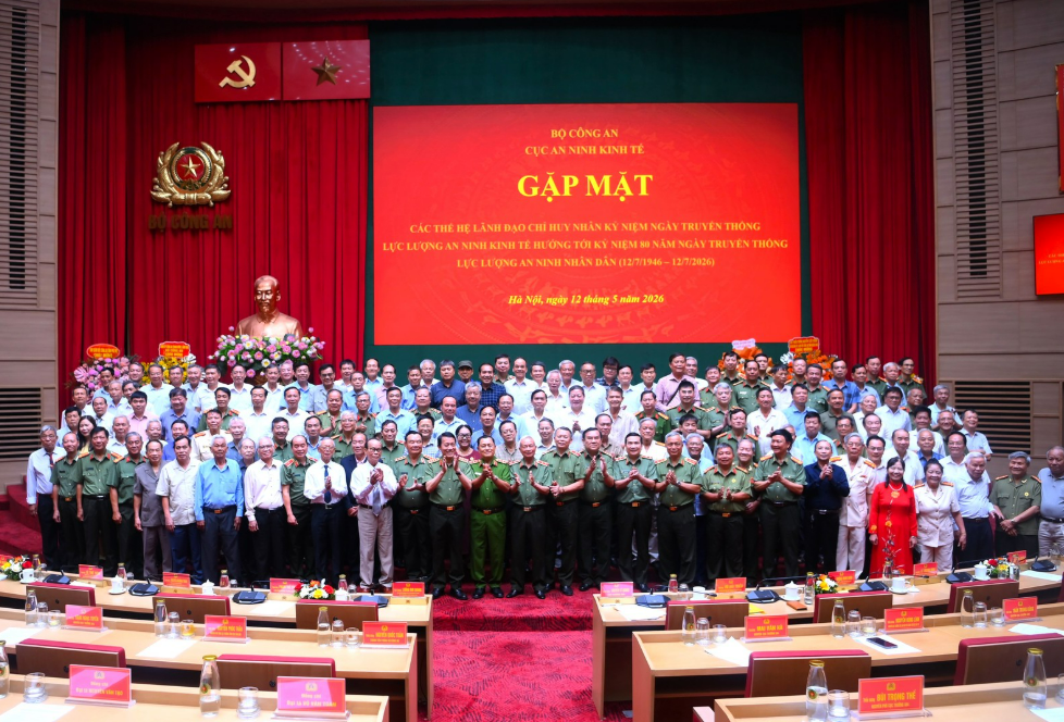 BỘ TRƯỞNG LƯƠNG TAM QUANG DỰ GẶP MẶT CÁC THẾ HỆ LÃNH ĐẠO CHỈ HUY CỦA LỰC LƯỢNG AN NINH KINH TẾ