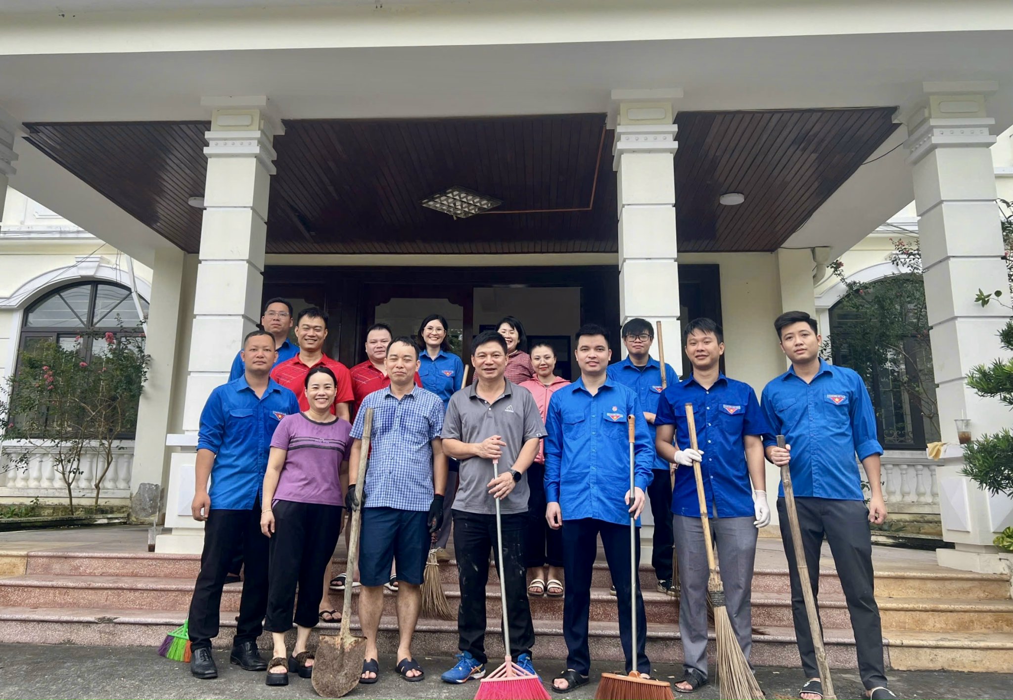 Sở Y tế Tuyên Quang ra quân chỉnh trang khuôn viên, tạo diện mạo mới chào mừng Đại hội Đảng bộ các cấp