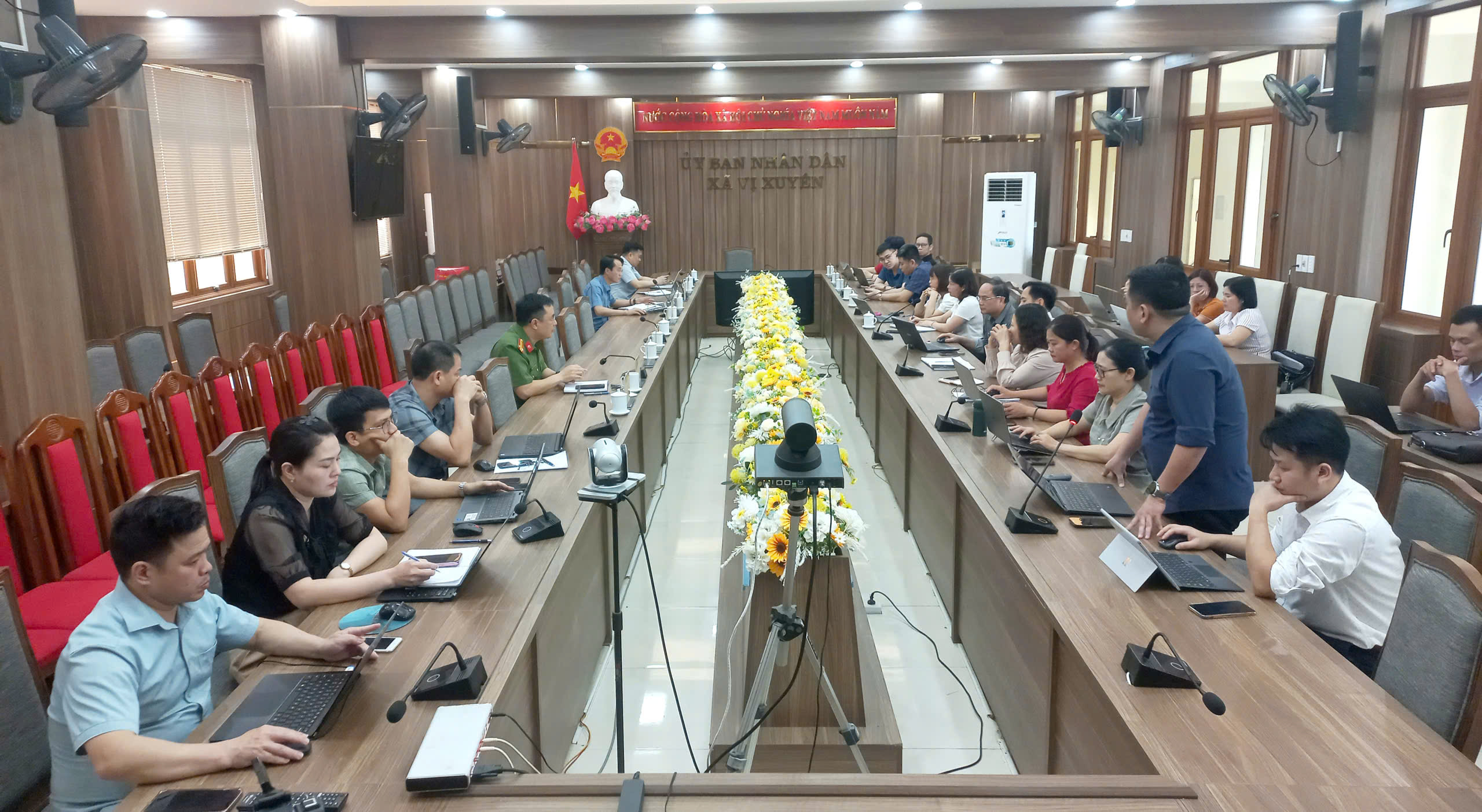 Viện Đổi mới sáng tạo và Chuyển đổi số làm việc tại xã Vị Xuyên.