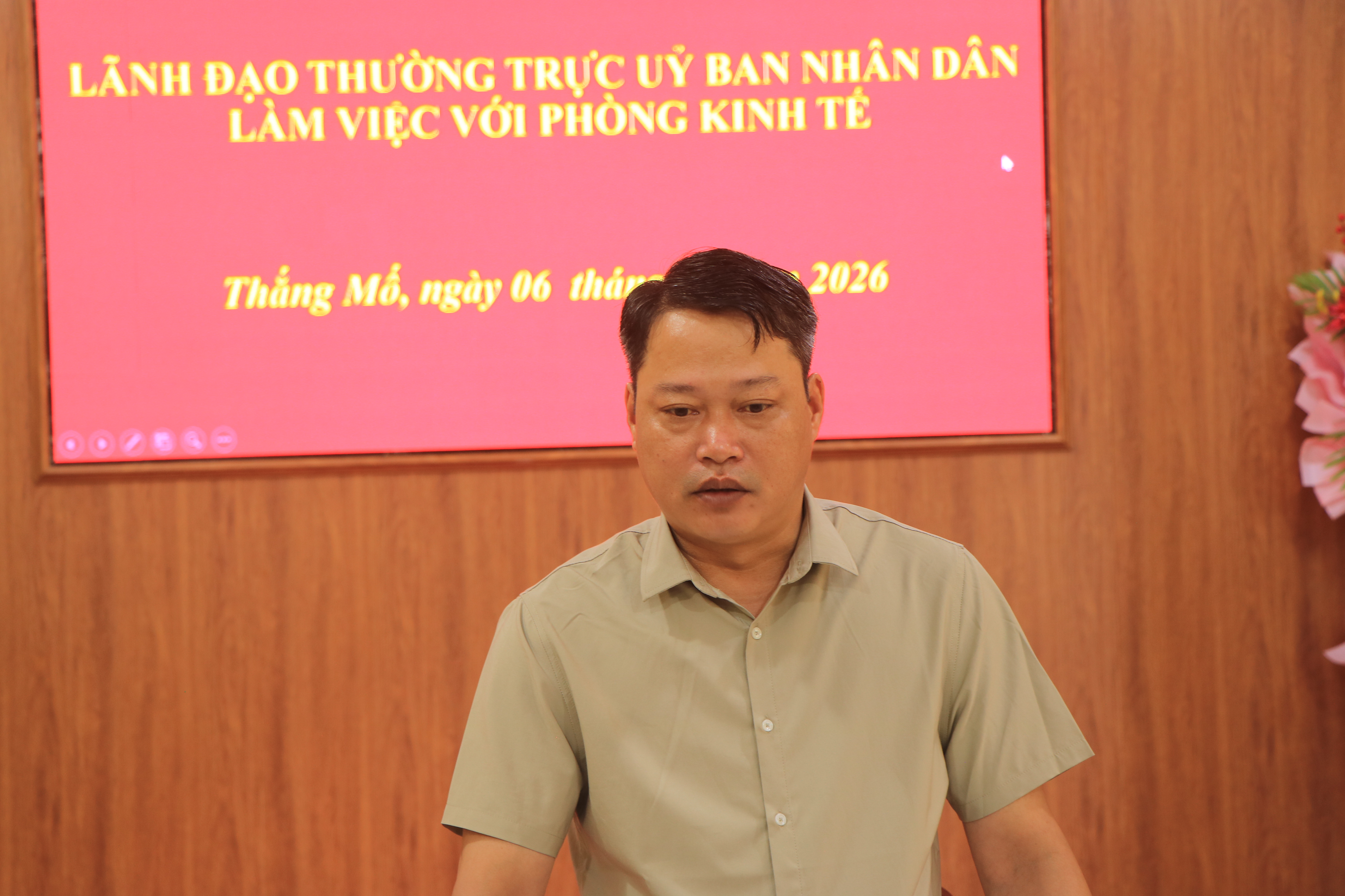 LÃNH ĐẠO THƯỜNG TRỰC ỦY BAN NHÂN DÂN XÃ THẮNG MỐ LÀM VIỆC VỚI PHÒNG KINH TẾ.