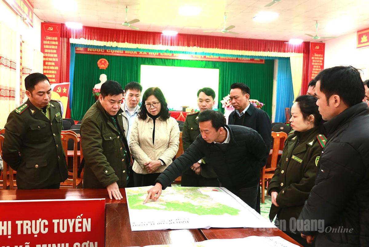 Phó Chủ tịch UBND tỉnh Hoàng Gia Long kiểm tra thực địa tại dự án đầu tư khai thác và chế biến quặng sắt mỏ Sàng Thần