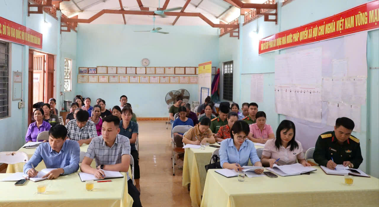 Đoàn công tác của Ủy ban nhân xã Tân Long  làm việc với Thôn 21