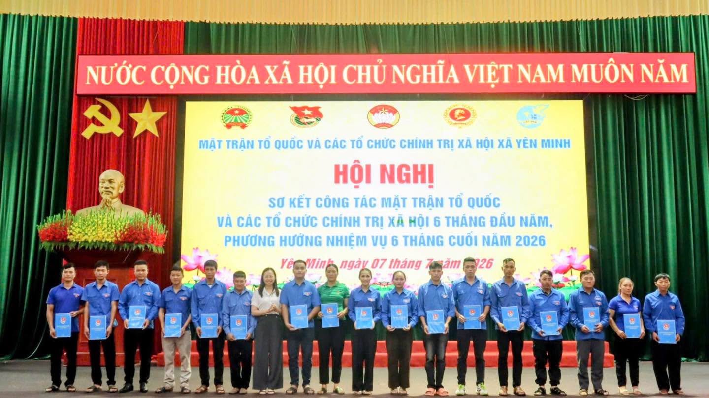 ỦY BAN MTTQ VIỆT NAM XÃ YÊN MINH CÔNG BỐ, TRAO QUYẾT ĐỊNH KIỆN TOÀN CÁN BỘ MẶT TRẬN VÀ CÁC TỔ CHỨC CHÍNH TRỊ - XÃ HỘI Ở THÔN