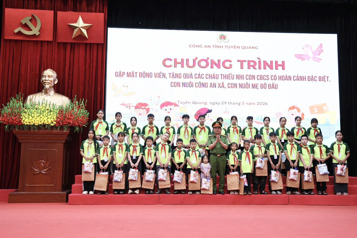 GẶP MẶT ĐỘNG VIÊN CON CBCS CÓ HOÀN CẢNH ĐẶC BIỆT, CON NUÔI CÔNG AN XÃ, CON NUÔI MẸ ĐỠ ĐẦU 