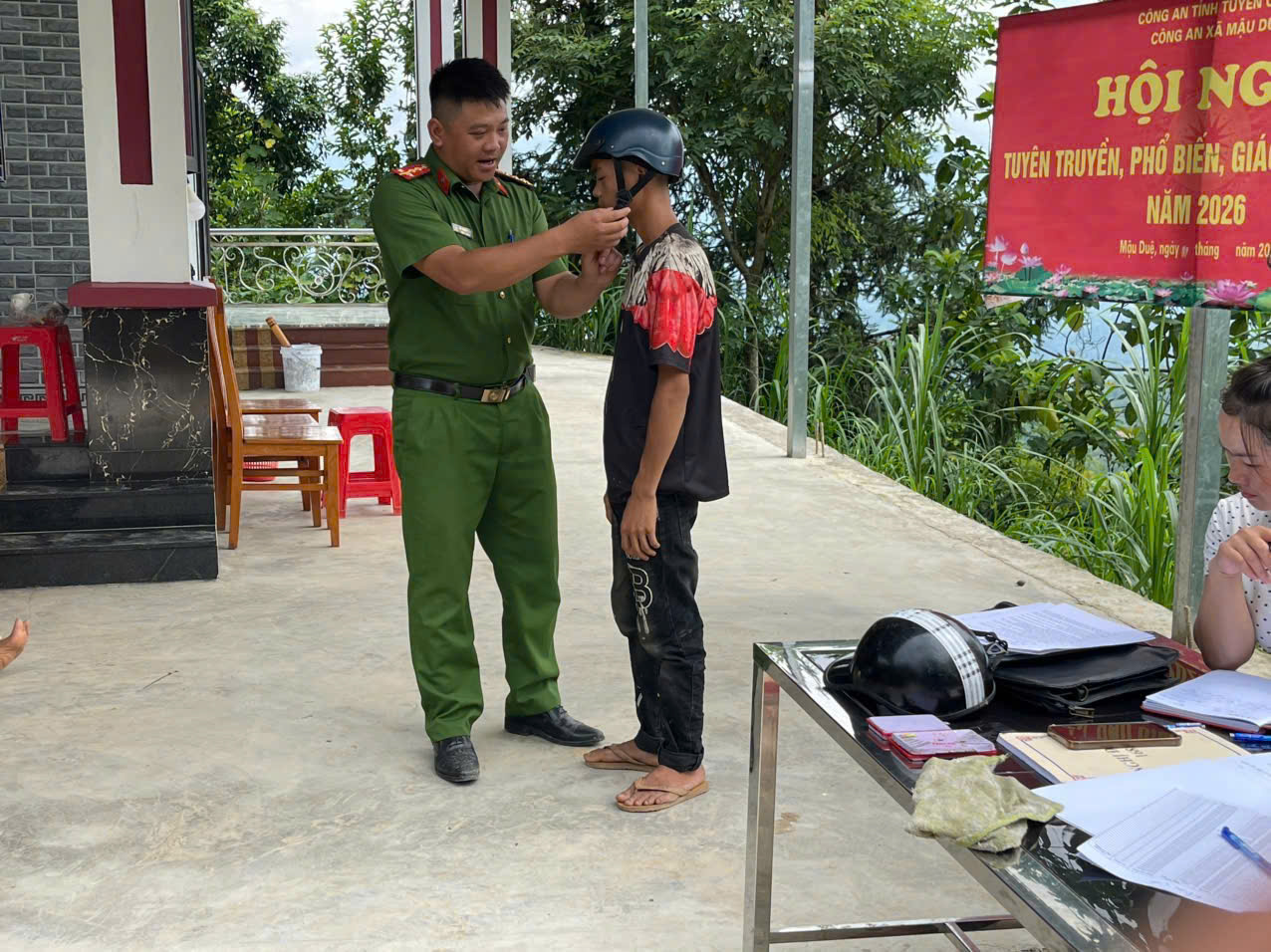 ĐƯA PHÁP LUẬT ĐẾN GẦN NHÂN DÂN – NHỮNG BƯỚC CHÂN BÁM CƠ SỞ CỦA CÔNG AN XÃ MẬU DUỆ