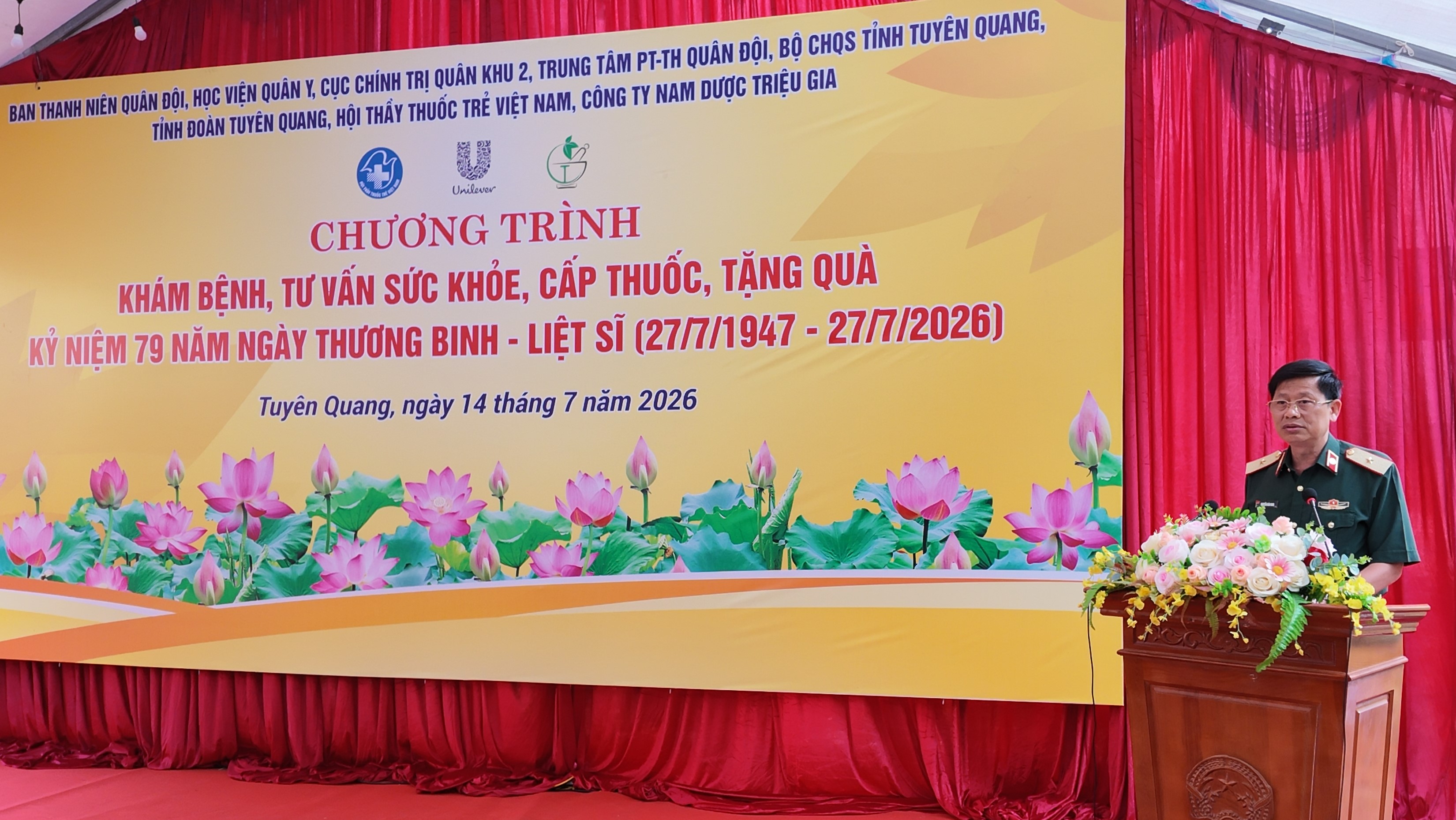 Kh&aacute;m bệnh 2.JPG