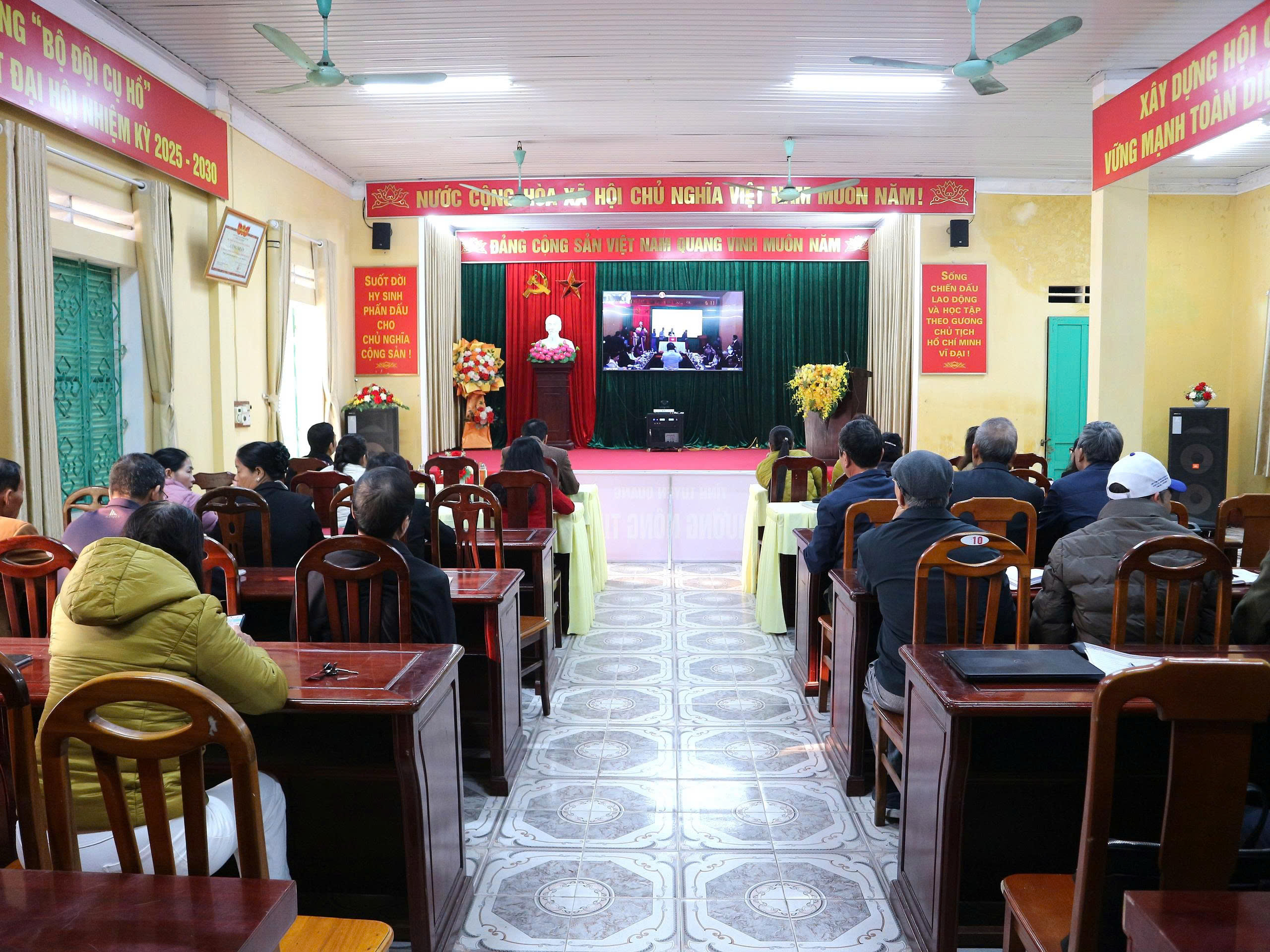 Ban Thường trực Ủy ban MTTQ Việt Nam phường Nông Tiến dự hội nghị tập huấn trực tuyến về công tác bầu cử