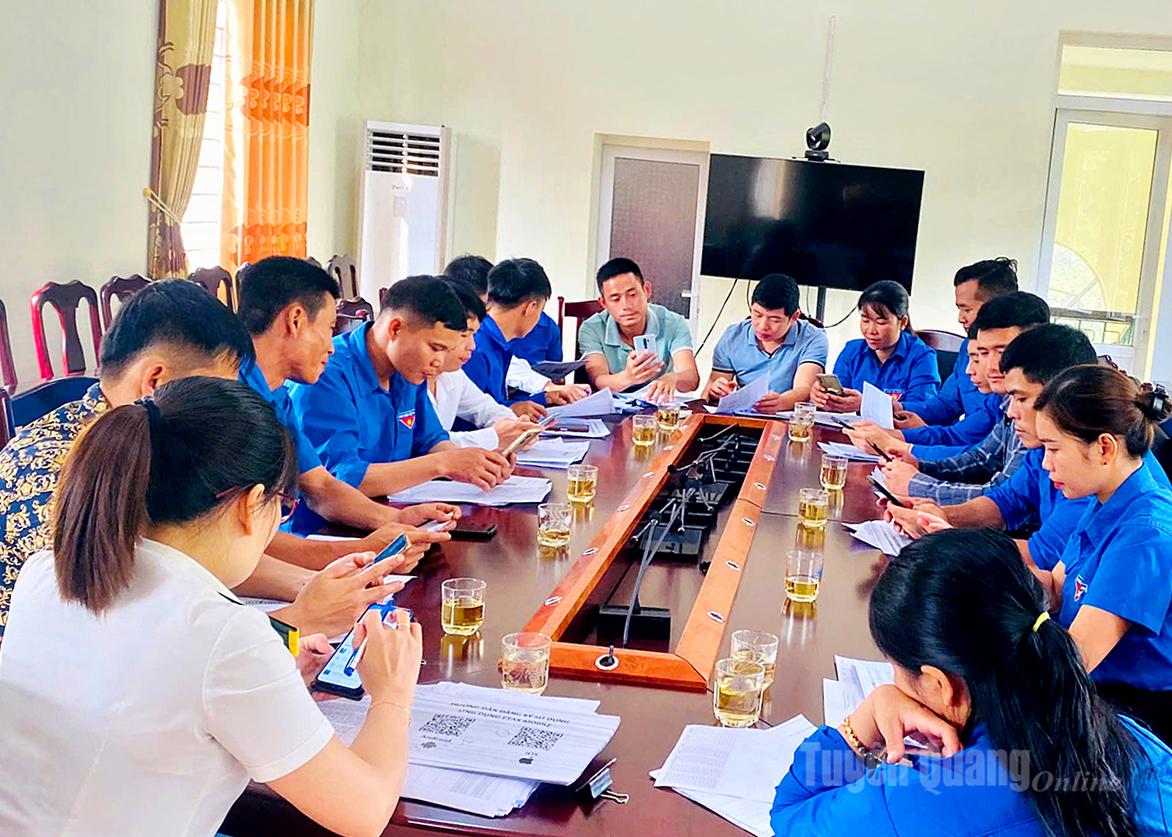 Sôi nổi đóng góp ý kiến vào Văn kiện Đại hội Đảng