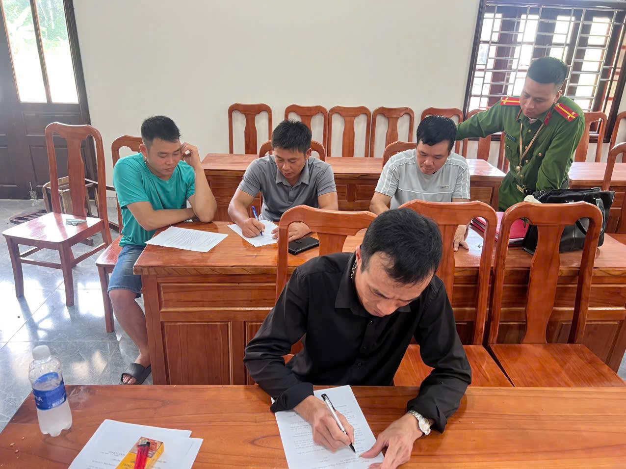 KHÔNG SỬ DỤNG XE CÔNG NÔNG, XE TỰ CHẾ 3, 4 BÁNH