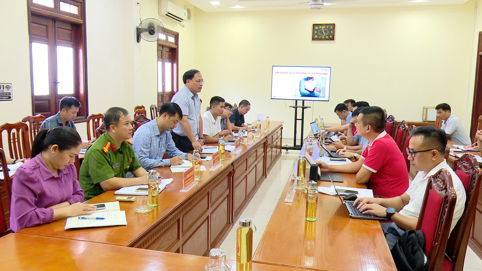 Xã Lâm Bình làm việc với Viettel Tuyên Quang về công tác tư vấn, hỗ trợ chuyển đổi số.