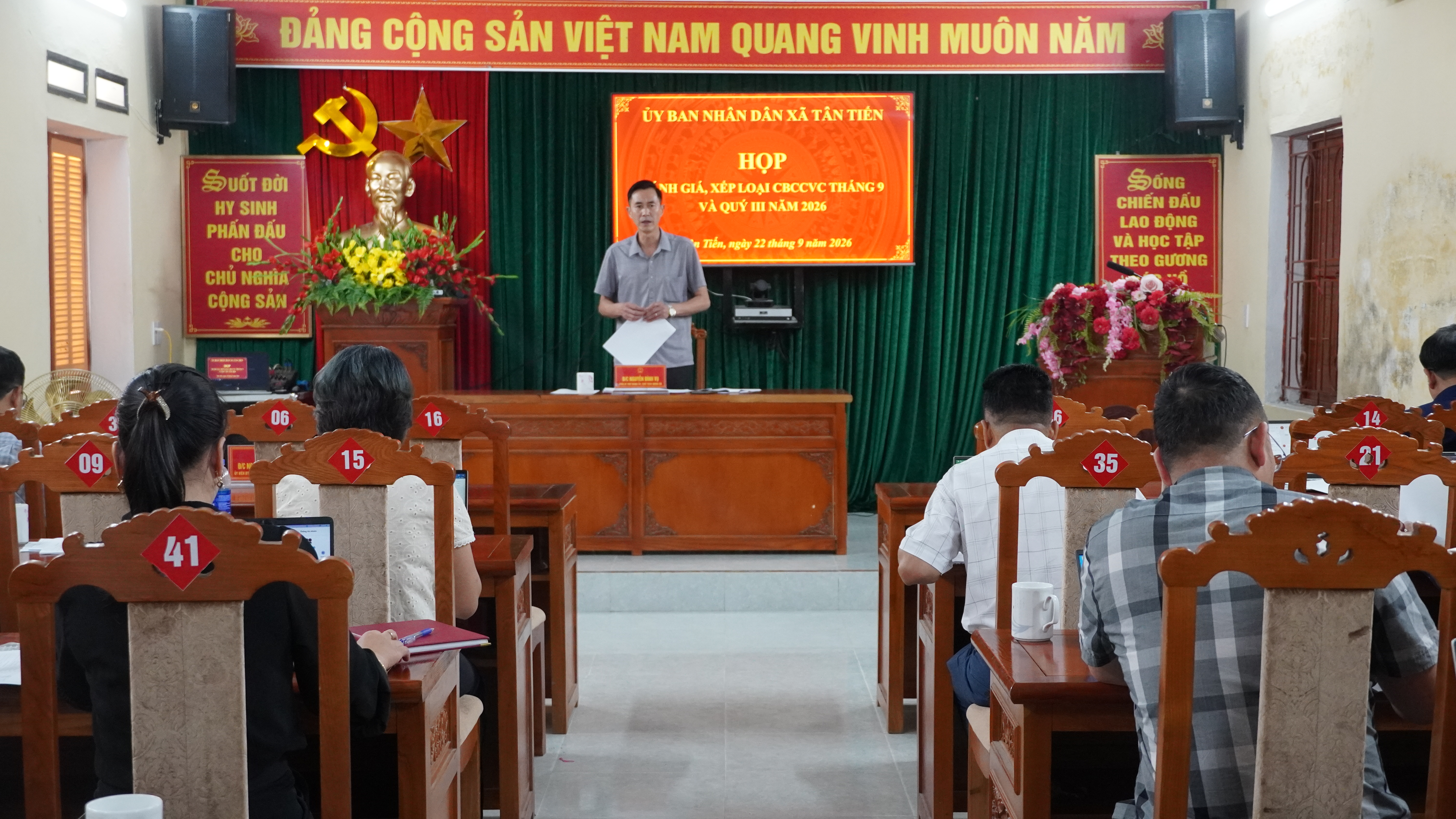 HỌP ĐÁNH GIÁ, XẾP LOẠI CÁN BỘ, CÔNG CHỨC, VIÊN CHỨC THÁNG 9 VÀ QUÝ III NĂM 2026
