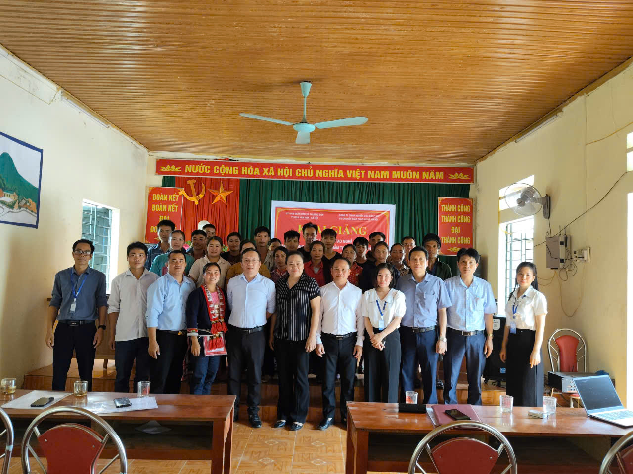 Khai giảng 05 lớp đào tạo nghề “Nuôi và cung ứng sản phẩm từ trâu, bò, ngựa” tại xã Thượng Sơn