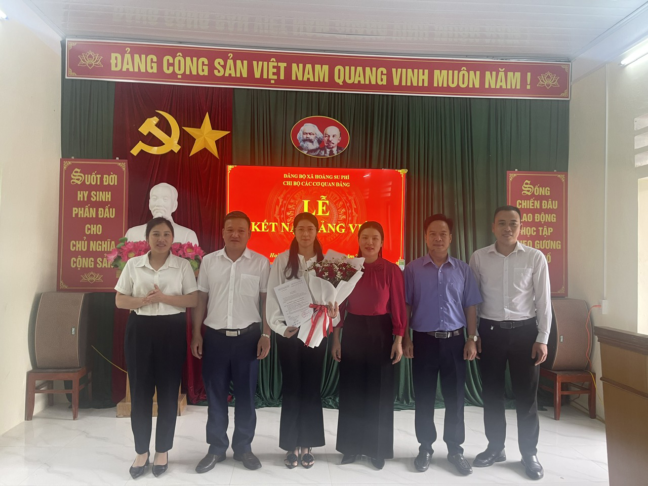 Chi bộ các cơ quan đảng xã Hoàng Su Phì tổ chức lễ kết nạp đảng viên mới, Hội nghị nghiên cứu học tập quán triệt, triển khai văn bản của đảng, sinh hoạt chi bộ tháng 5 và công bố quyết định kiểm tra đối với đảng viên trong chi bộ