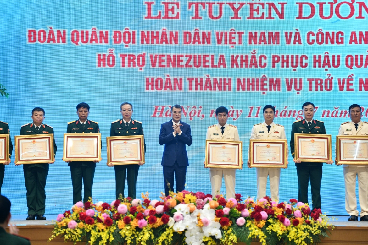 Thủ tướng dự lễ tuyên dương Đoàn hỗ trợ Venezuela khắc phục hậu quả động đất