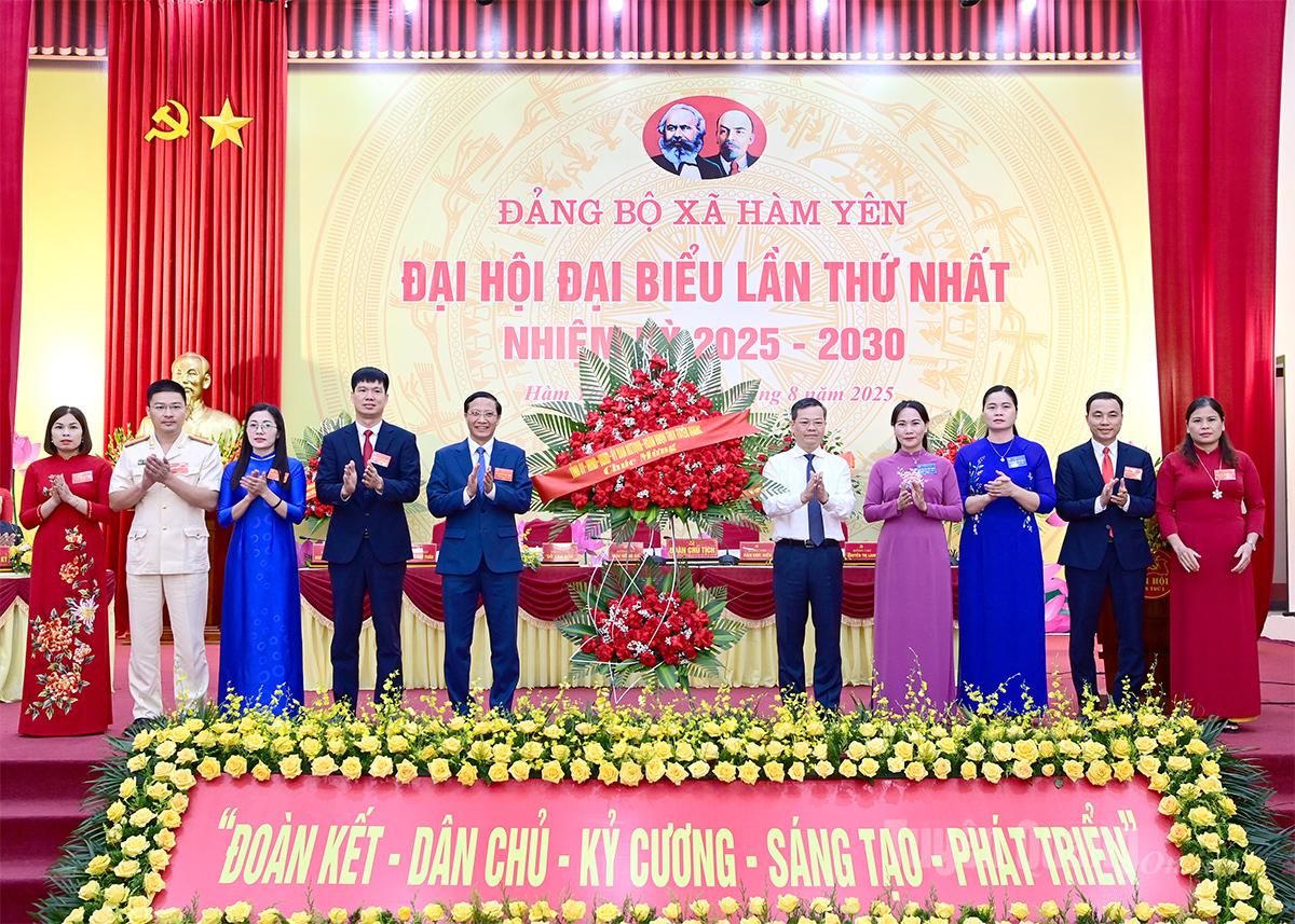 Chủ tịch HĐND tỉnh Nguyễn Văn Sơn dự Đại hội Đảng bộ xã Hàm Yên