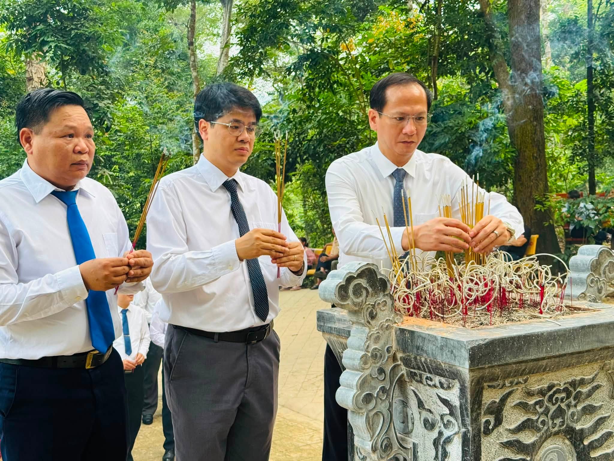 Dâng hương kỷ niệm 81 năm Cách mạng Tháng Tám và Quốc khánh 2/9