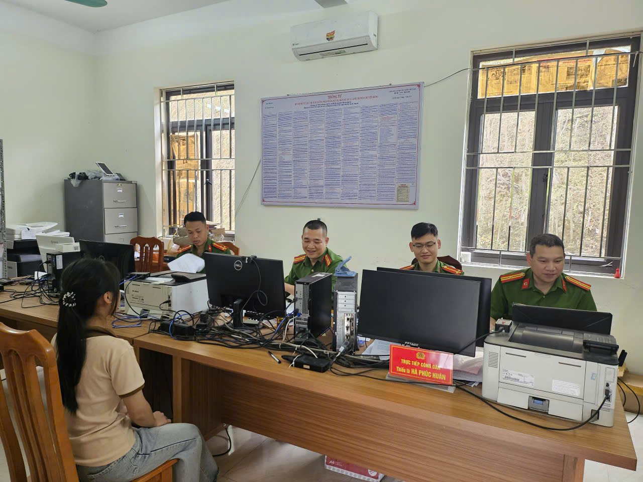 XUYÊN LỄ HÕ TRỢ NGƯỜI DÂN CÀI ĐẶT ĐỊNH DANH ĐIỆN TỬ MỨC ĐỘ 2