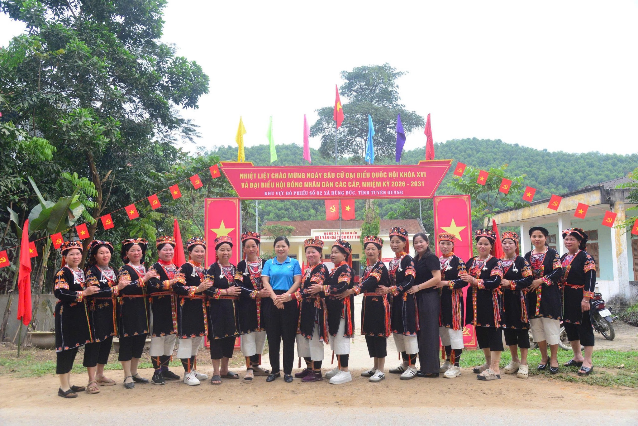 Hội Viên Phụ Nữ Xã Hùng Đức Sẵn Sàng Cho Ngày Hội Toàn Dân Đi Bầu Cử