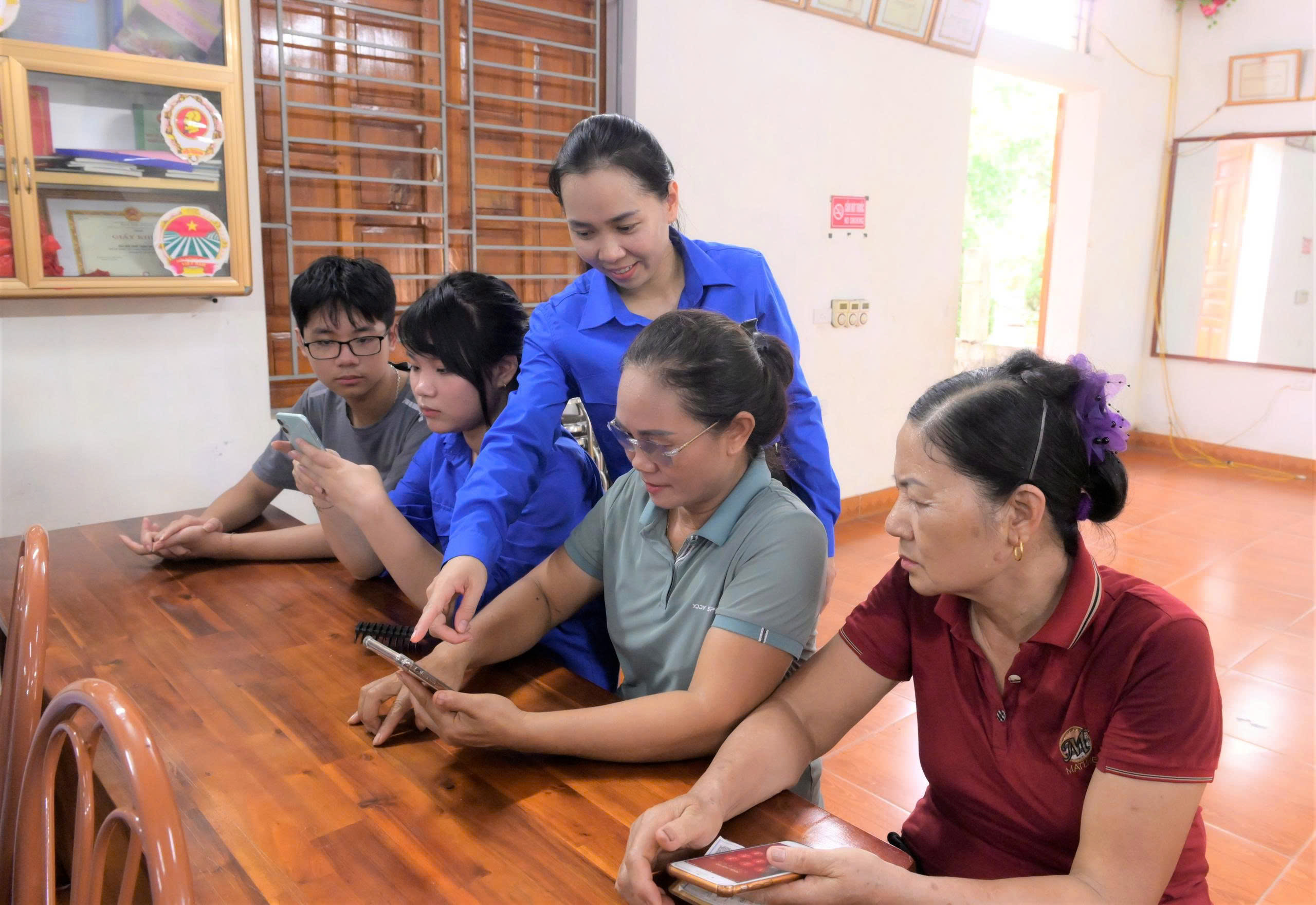 Đồng hành cùng người dân trong chuyển đổi số