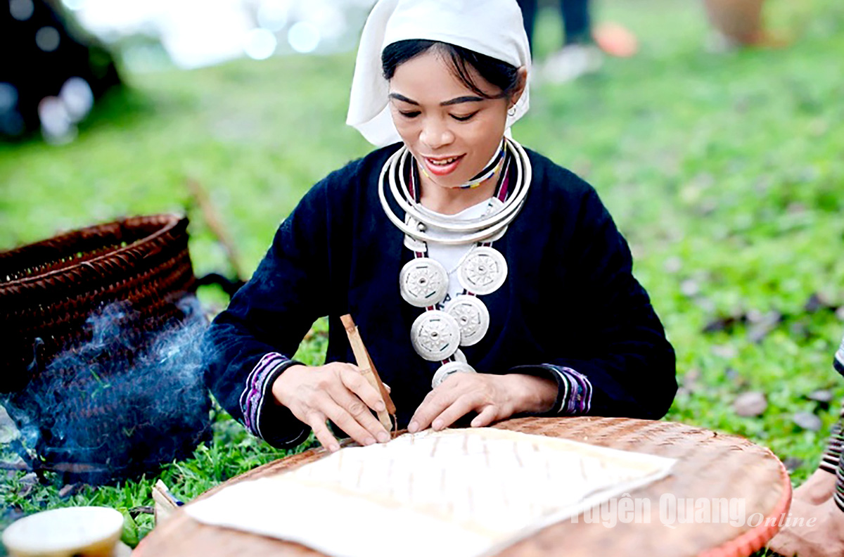 Người “thắp lửa” văn hóa Dao Tiền giữa đại ngàn Hồng Thái