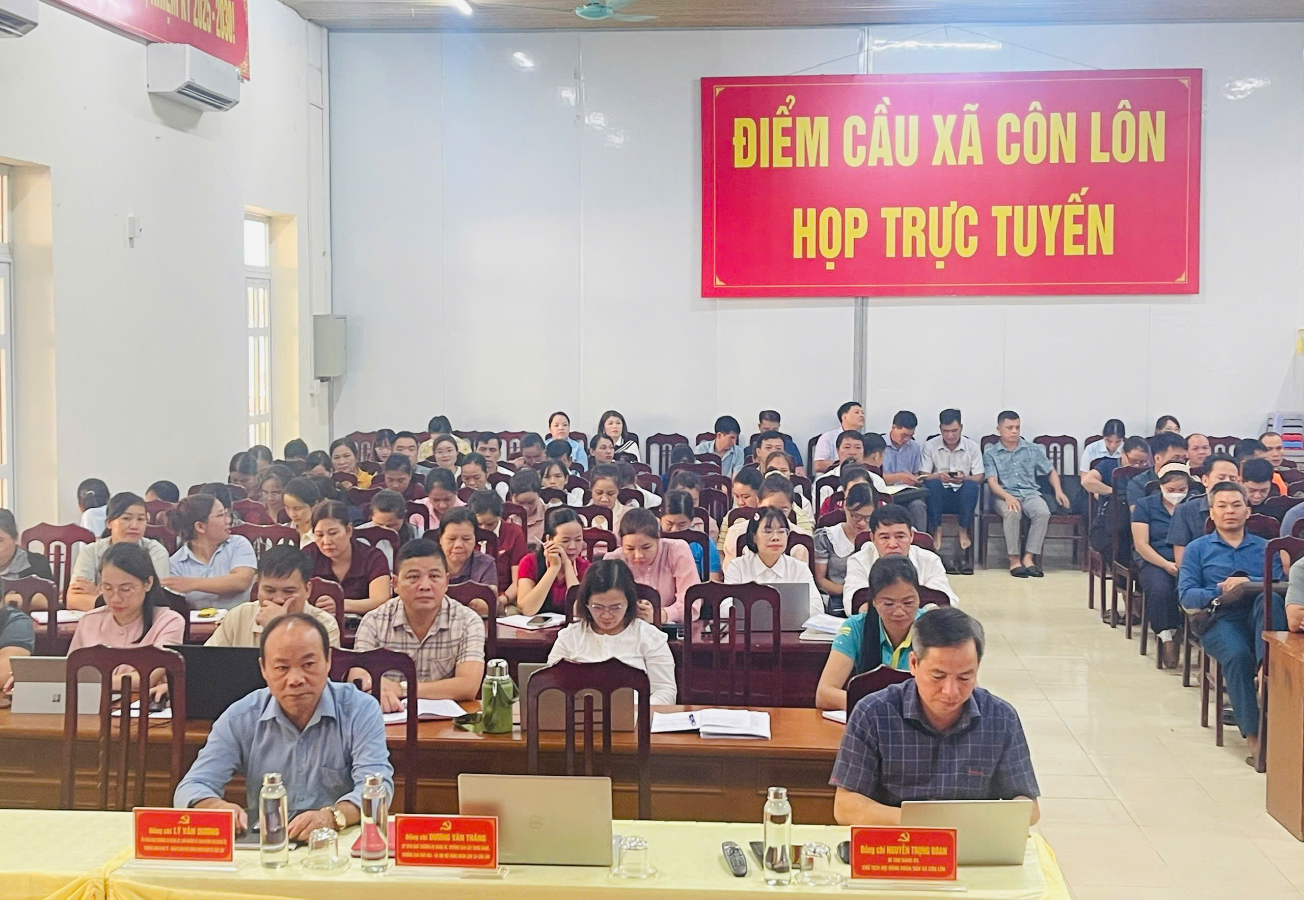 XÃ CÔN LÔN THAM GIA HỘI NGHỊ TẬP HUẤN ỨNG DỤNG TRÍ TUỆ NHÂN TẠO (AI) TRONG THỰC TIỄN CÔNG TÁC