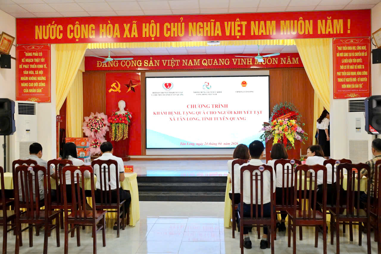 Khám bệnh, cấp phát thuốc và tặng quà miễn phí cho 200 người khuyết tật 