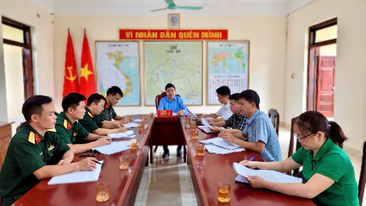 Ban Văn hóa Xã hội HĐND xã Sơn Dương giám sát công tác quốc phòng tại Ban Chỉ huy Quân sự xã