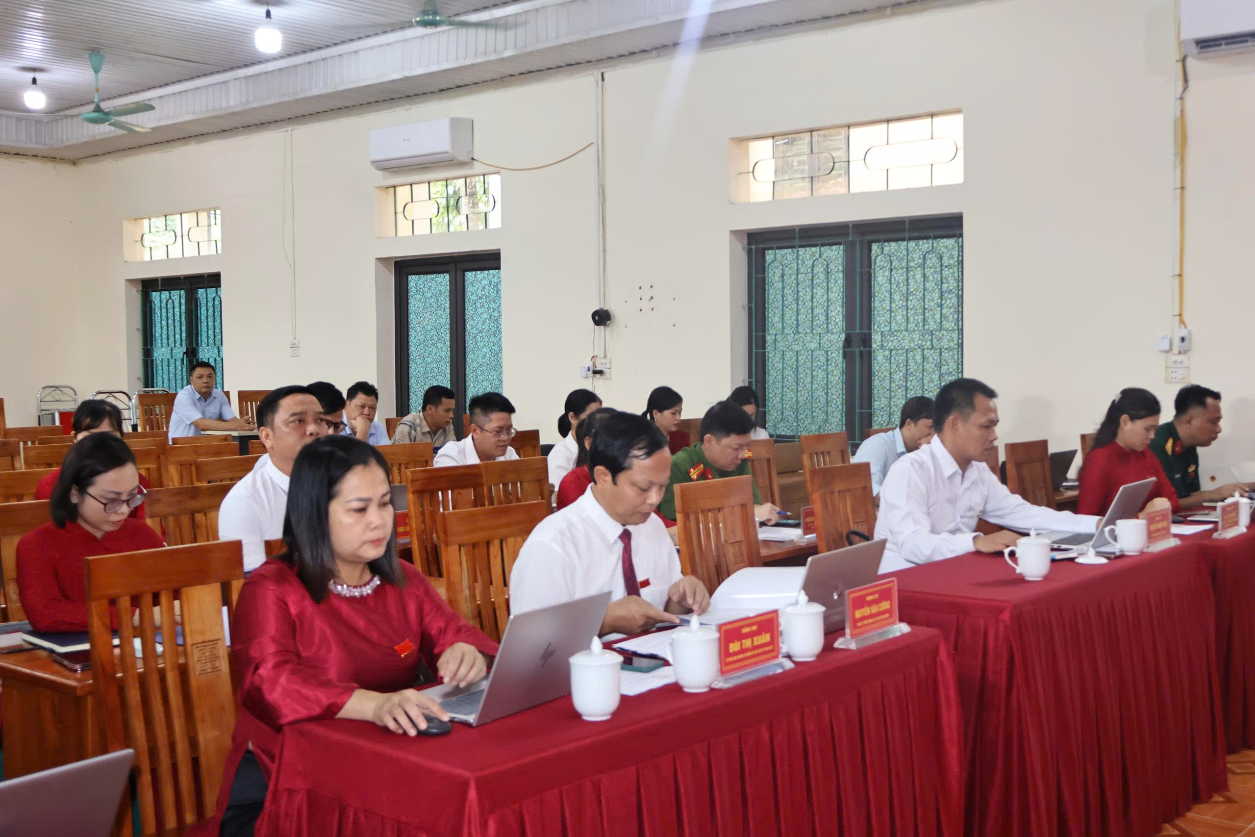 Kỳ họp HĐND xã..jpg