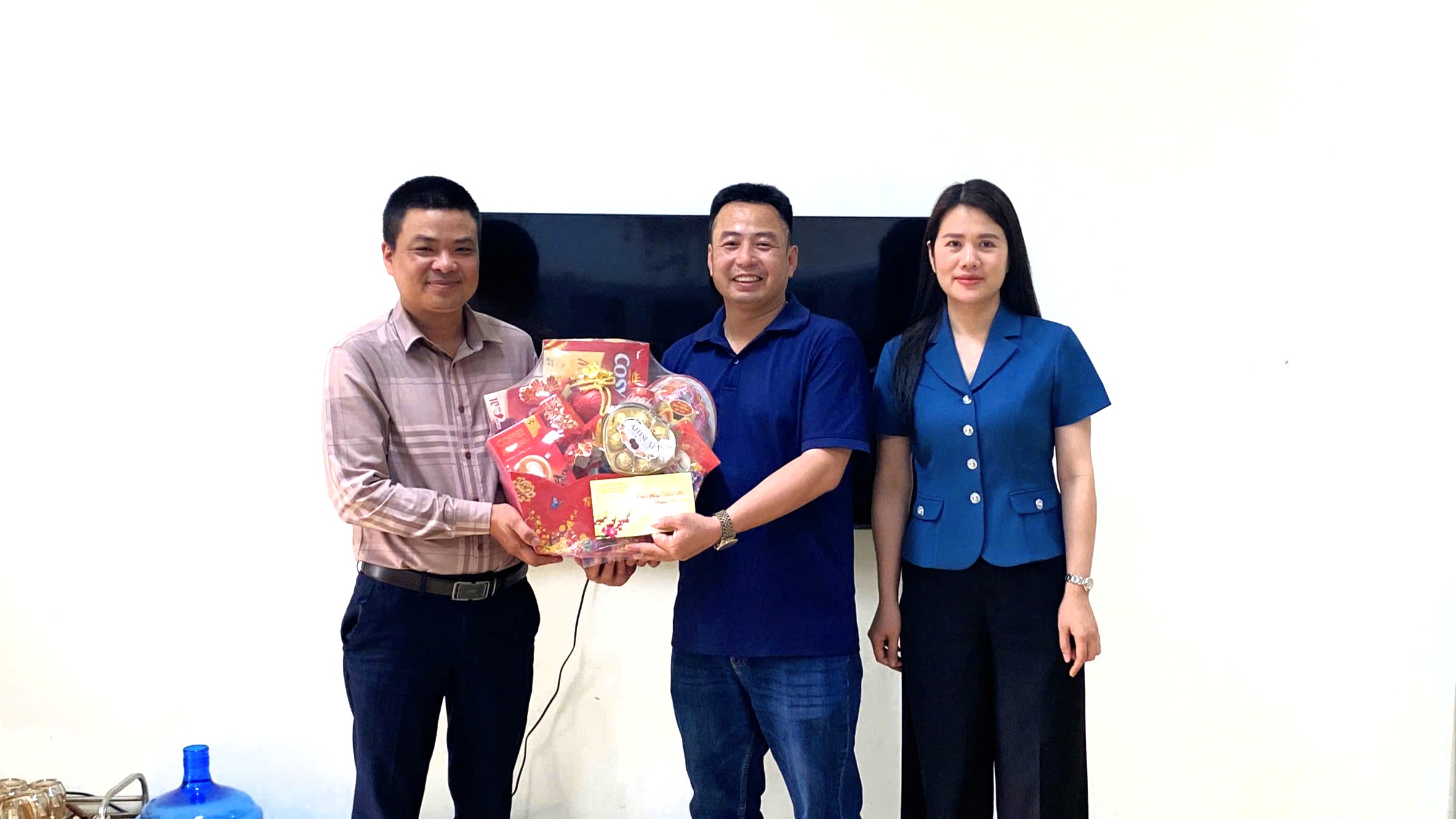 Thường trực UBND xã chúc Tết Tổ chức Plan International tại Pà Vầy Sủ