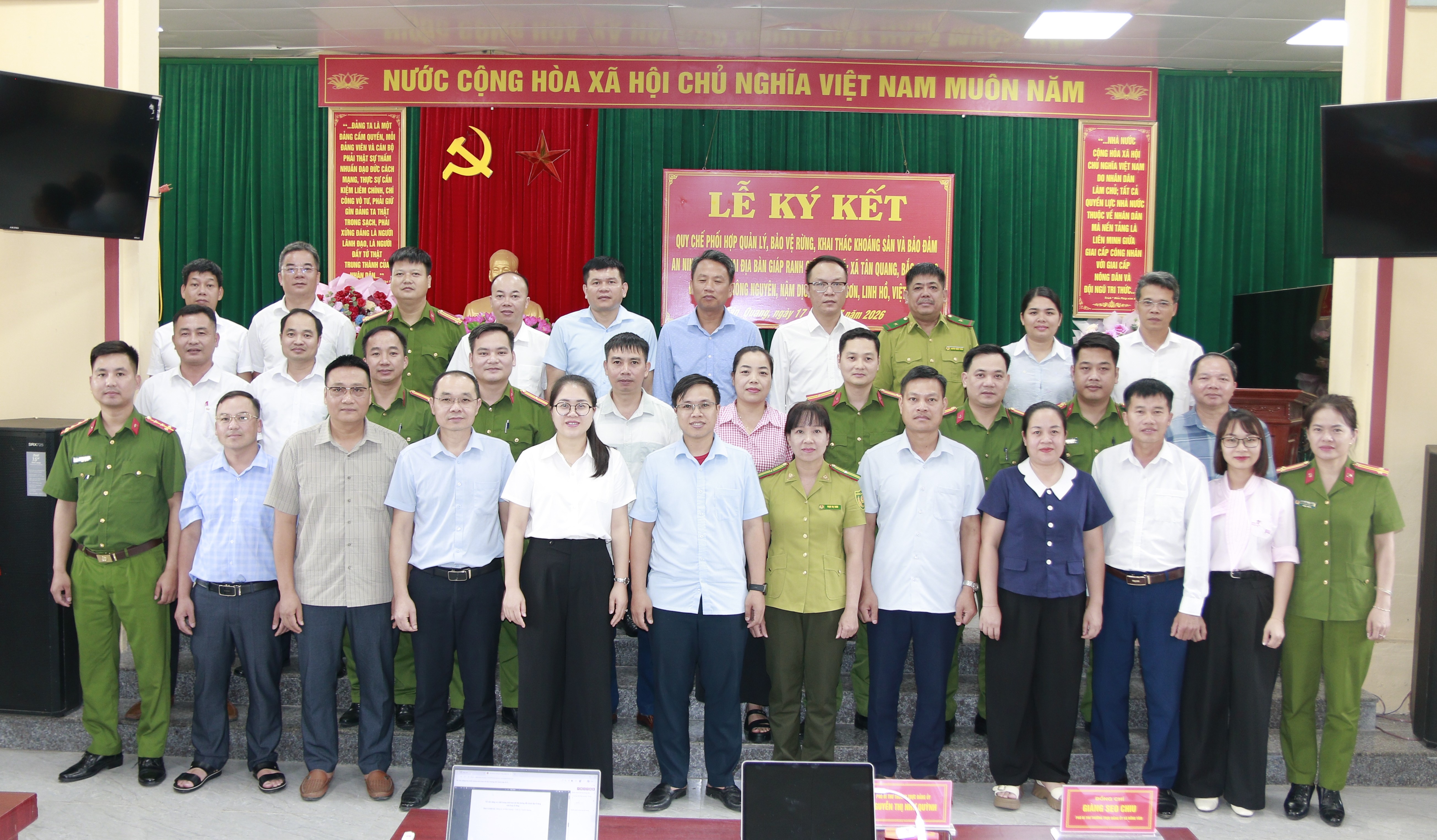 Tân Quang: Lễ ký kết quy chế phối hợp quản lý, bảo vệ rừng, khoáng sản và bảo đảm an ninh trật tự vùng giáp ranh