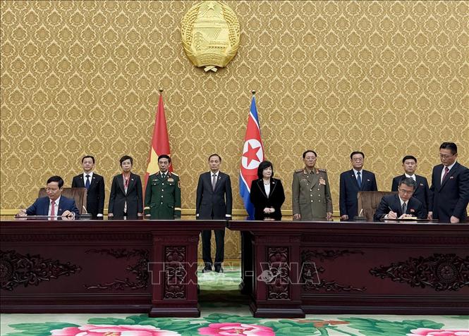 Lễ ký kết các văn kiện hợp tác song phương Việt Nam – Triều Tiên