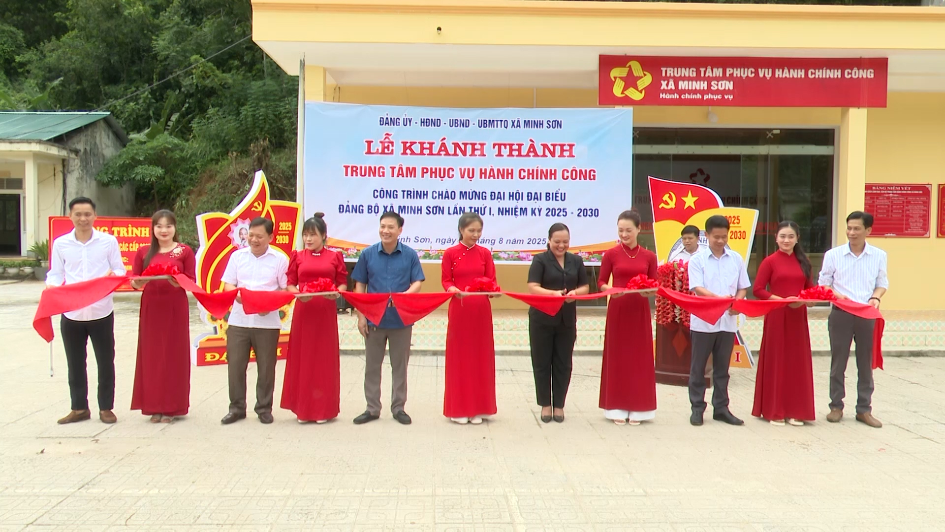 TRUNG TÂM PHỤC VỤ HÀNH CHÍNH CÔNG XÃ MINH SƠN TẤT CẢ VÌ SỰ HÀI LÒNG CỦA NGƯỜI DÂN – DOANH NGHIỆP